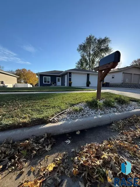 105 E 7th St, Dell Rapids, SD 57022 photo 17