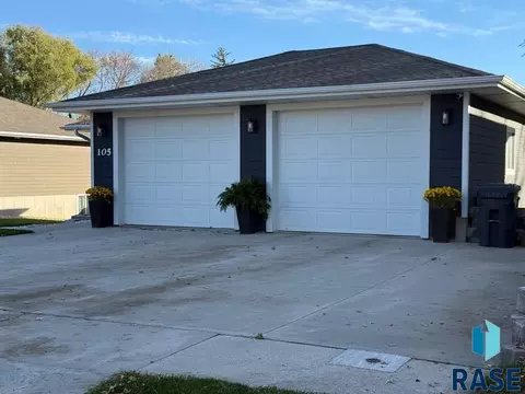105 E 7th St, Dell Rapids, SD 57022 photo 9