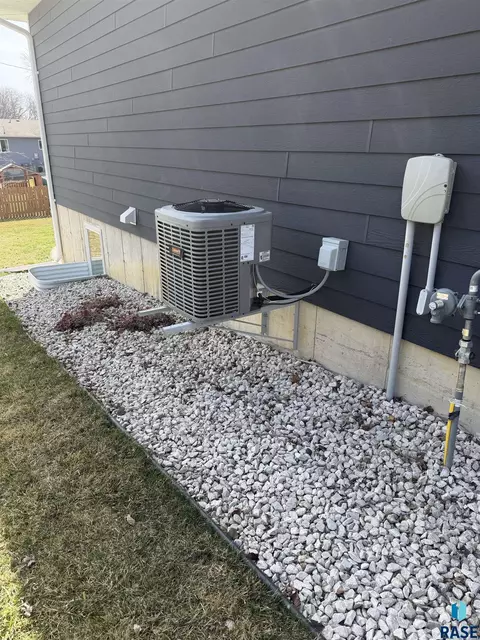 105 E 7th St, Dell Rapids, SD 57022 photo 30