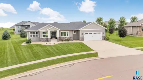 8400 E Willow Wood St, Sioux Falls, SD 57110