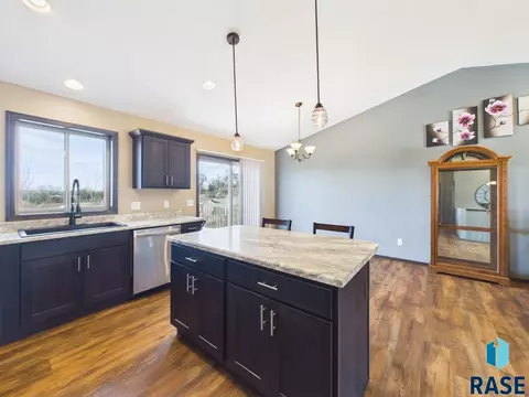1724 E Tracy Ln, Sioux Falls, SD 57103 photo 12