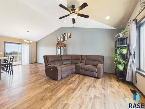 1724 E Tracy Ln, Sioux Falls, SD 57103 photo 5