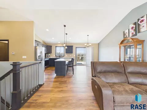 1724 E Tracy Ln, Sioux Falls, SD 57103 photo 4