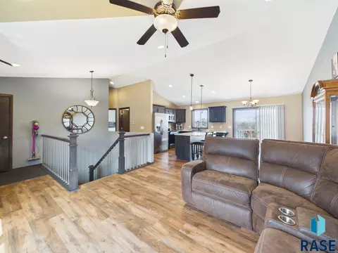 1724 E Tracy Ln, Sioux Falls, SD 57103 photo 3