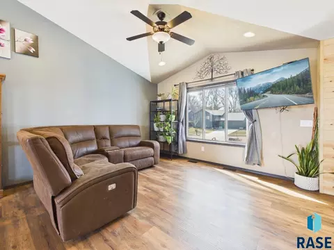 1724 E Tracy Ln, Sioux Falls, SD 57103 photo 6