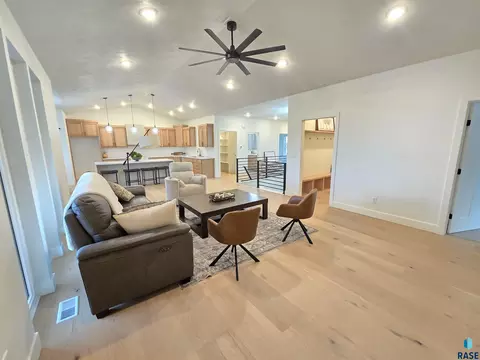8412 E Spearfish Ct, Sioux Falls, SD 57110 photo 5