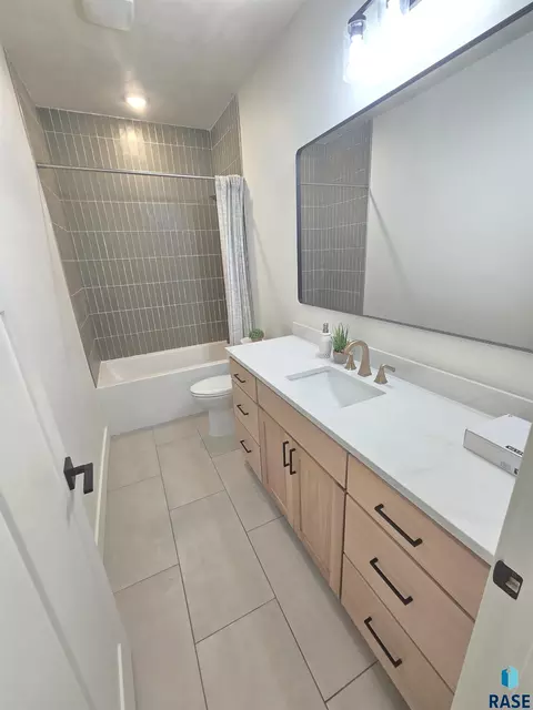8412 E Spearfish Ct, Sioux Falls, SD 57110 photo 9