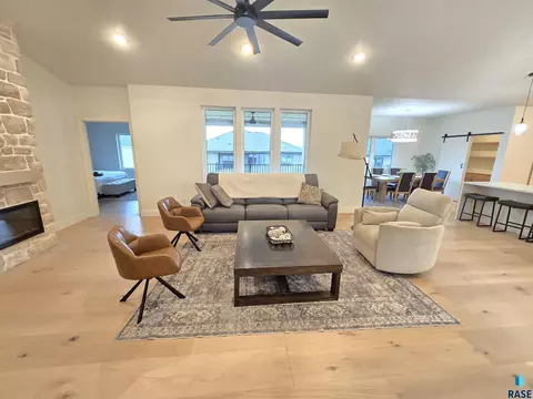 8412 E Spearfish Ct, Sioux Falls, SD 57110 photo 3