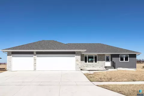 560 Hill Crest St, Edgerton, MN 56128