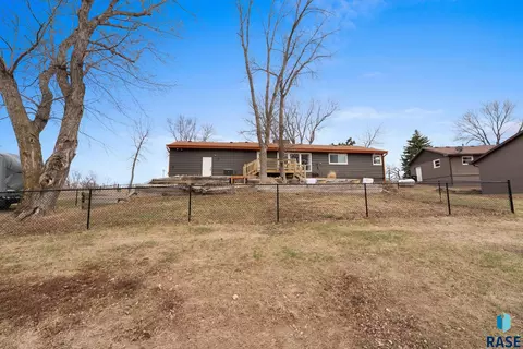 Exterior - 1409 S Splitrock Blvd, Brandon, SD 57005 photo 3 of 6