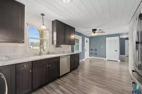 Entry Way - 1409 S Splitrock Blvd, Brandon, SD 57005 photo 2 of 2