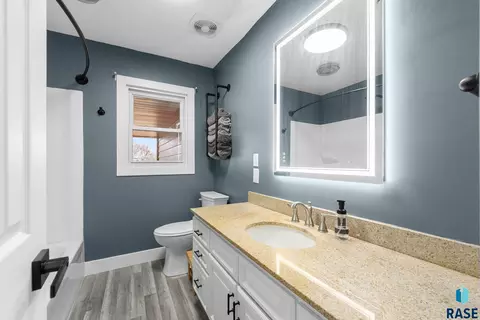 Bath - 1409 S Splitrock Blvd, Brandon, SD 57005 photo 2 of 3
