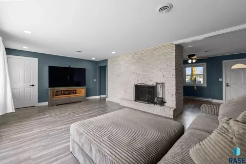 Living - 1409 S Splitrock Blvd, Brandon, SD 57005 photo 1 of 3