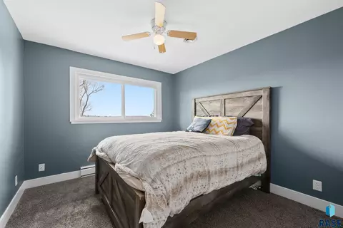 Bedroom - 1409 S Splitrock Blvd, Brandon, SD 57005 photo 2 of 4