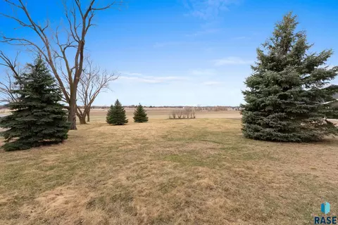 Exterior - 1409 S Splitrock Blvd, Brandon, SD 57005 photo 5 of 6