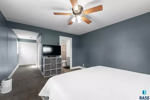 Bedroom - 1409 S Splitrock Blvd, Brandon, SD 57005 photo 1 of 4