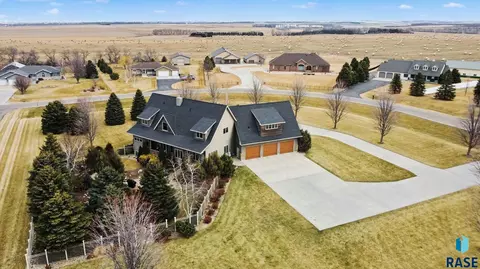 2423 S Serenity Dr, Watertown, SD 57201