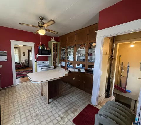 Kitchen - 29176 458th Ave, Viborg, SD 57070 photo 2 of 2