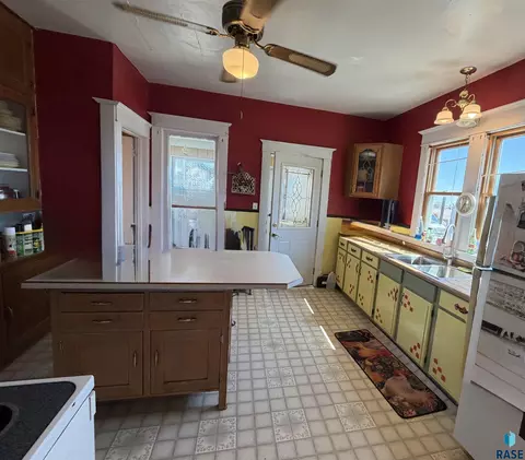 Kitchen - 29176 458th Ave, Viborg, SD 57070 photo 1 of 2