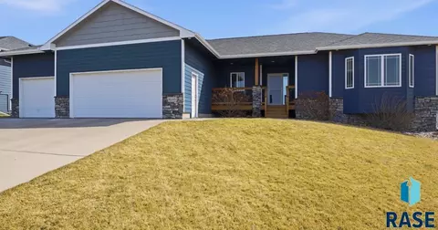 8205 E Willow Leaf St, Sioux Falls, SD 57110