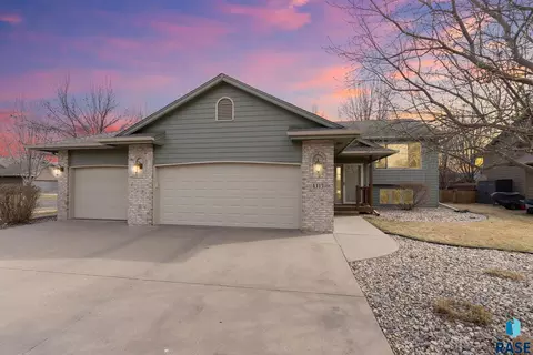 4315 E 38th St, Sioux Falls, SD 57103