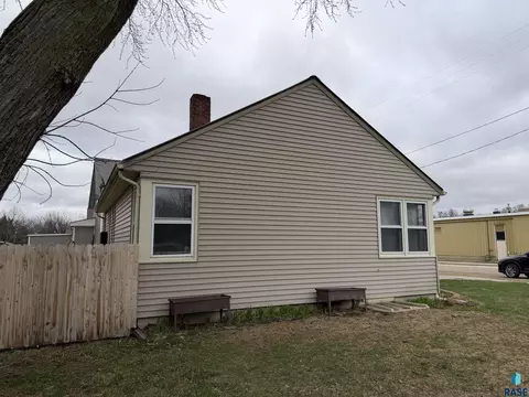 200 E 1st St, Marion, SD 57043 photo 3