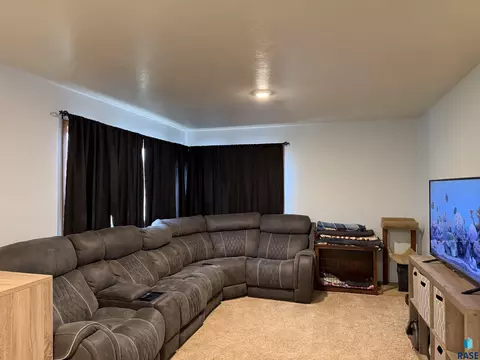 200 E 1st St, Marion, SD 57043 photo 4