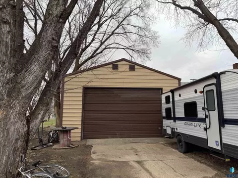 200 E 1st St, Marion, SD 57043 photo 31