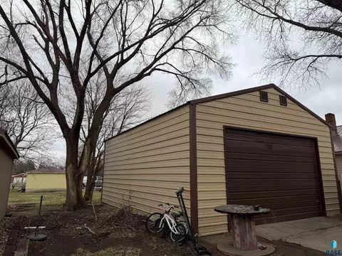200 E 1st St, Marion, SD 57043 photo 32