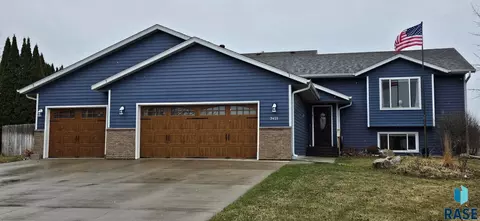 3421 Oak Ln, Brookings, SD 57006