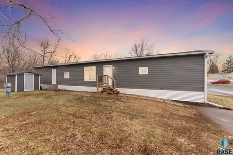 808 S Beta Pl, Sioux Falls, SD 57106