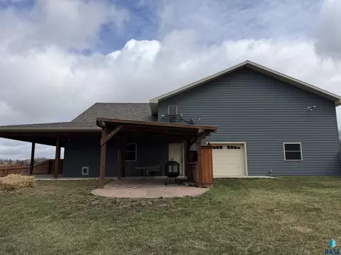 219 S Division Ave, Madison, SD 57042 photo 9