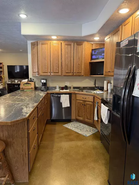 219 S Division Ave, Madison, SD 57042 photo 18