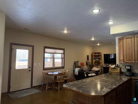 219 S Division Ave, Madison, SD 57042 photo 15