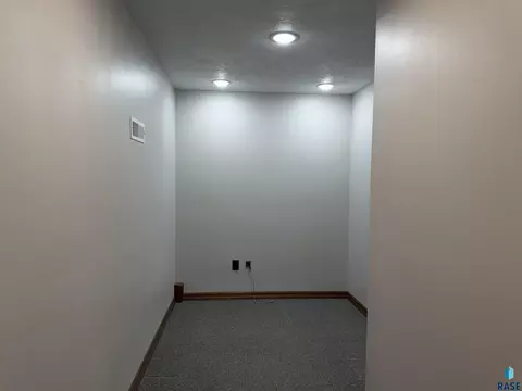 219 S Division Ave, Madison, SD 57042 photo 33