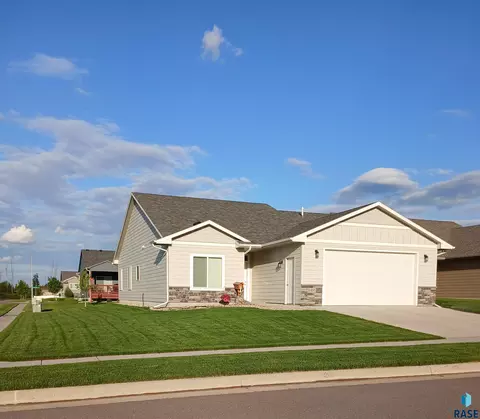 5400 S Eastwind Ave, Sioux Falls, SD 57108