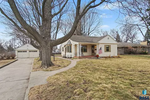 1305 S Lyndale Ave, Sioux Falls, SD 57105