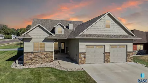 4900 E Cattail Dr, Sioux Falls, SD 57110