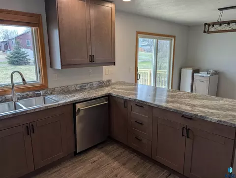 603 W 3rd St, Dell Rapids, SD 57022 photo 7