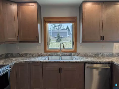 603 W 3rd St, Dell Rapids, SD 57022 photo 5