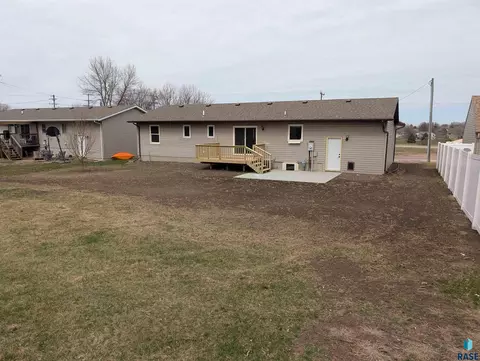 603 W 3rd St, Dell Rapids, SD 57022 photo 28