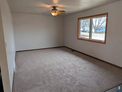 603 W 3rd St, Dell Rapids, SD 57022 photo 3
