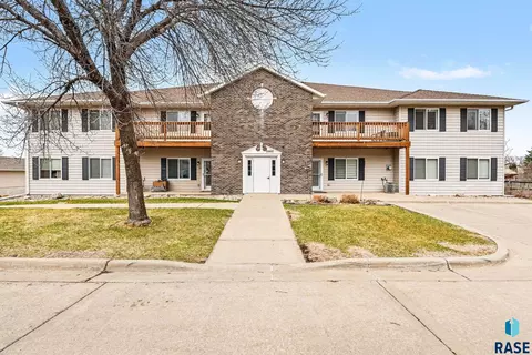 3300 W Miles Pl, Sioux Falls, SD 57108