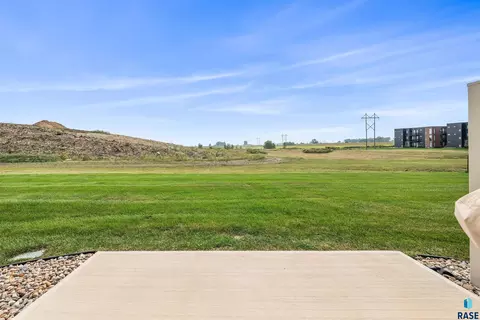 Exterior - 5303 E 67th St, Sioux Falls, SD 57108 photo 1 of 2