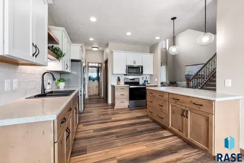 Kitchen - 5303 E 67th St, Sioux Falls, SD 57108 photo 3 of 5