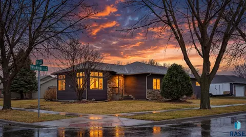 6300 S Wicklow Ave, Sioux Falls, SD 57108