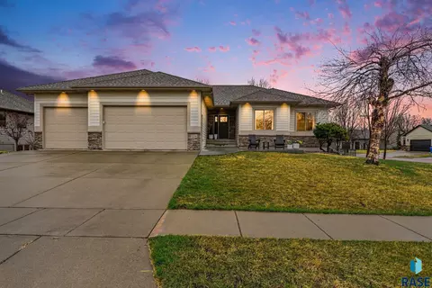 8216 S Copper Ridge Rd, Sioux Falls, SD 57108