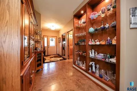 Entry Way - 4501 E Kearney Pl, Sioux Falls, SD 57110 photo 2 of 2
