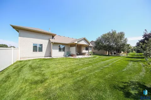 Exterior - 4501 E Kearney Pl, Sioux Falls, SD 57110 photo 2 of 5