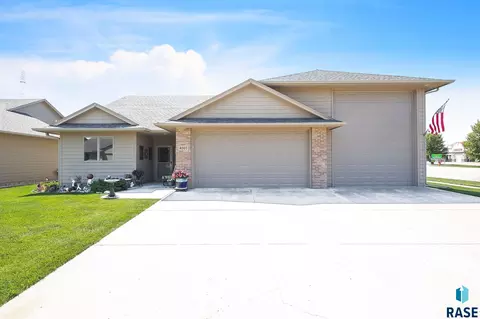 Exterior - 4501 E Kearney Pl, Sioux Falls, SD 57110 photo 3 of 5
